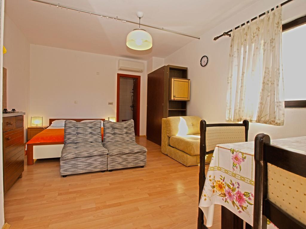 Apartments Antica Pula Exterior photo